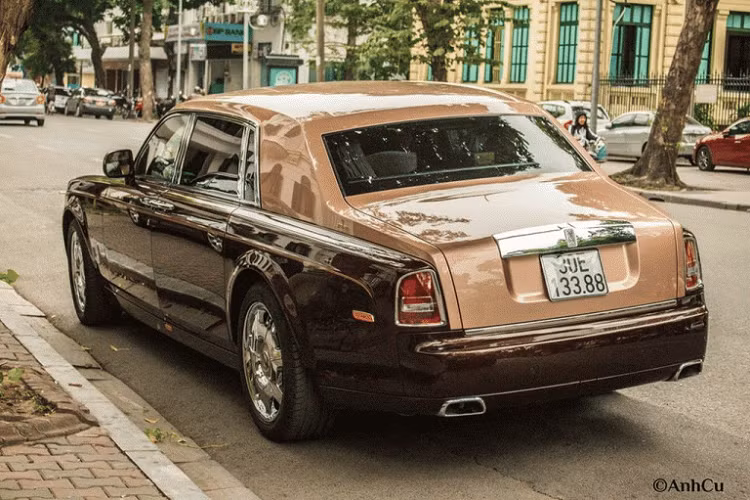 Hiện tại, ngoài chiếc xe siêu sang Rolls-Royce Phantom Lửa thiêng đấu giá thất bại lần thứ 2 ra, cộng đồng mạng còn rất quan tâm liệu 2 mòn đồ xa xỉ khác của cựu Chủ tịch FLC là du thuyền FLC Albatross đầu giá lần thứ 3 có kết quả ra sao và chiếc Rolls-Royce Ghost Golden có đấu giá lần thứ 5 hay không?