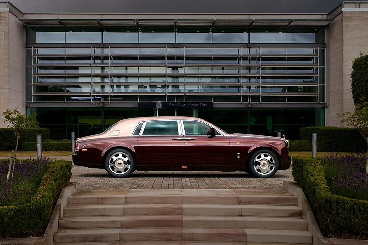 Thông tin chúng tôi tìm hiểu có được, mặc dù giá khởi điểm của chiếc Rolls-Royce Phantom Lửa thiêng trong lần đấu giá thứ 2 là 25,2 tỷ đồng, đã hạ 2,8 tỷ đồng so với giá khởi điểm của lần đầu tiên, cũng là mức biên độ giảm giá mạnh và sâu nhất từng thấy trong các cuộc đấu giá xe nhưng kết quả vẫn bất thành.