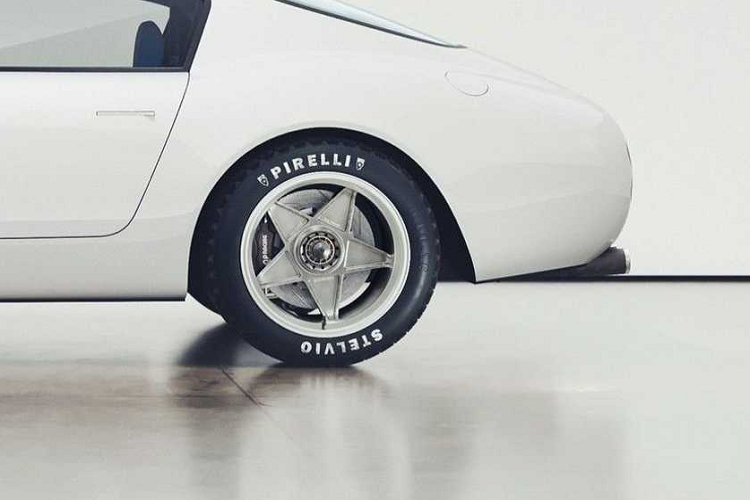 Công nghệ này sẽ cho phép các mẫu xe Ferrari 250 GT Berlinetta SWB bản Restomod này vẫn sẽ được duy trì sử dụng động cơ đốt trong truyền thống nhưng với lượng khí thải giảm đáng kể. Competizione Ventidue sẽ sử dụng khung bao gồm nhôm và sợi carbon. Các tấm thân xe cũng sẽ là carbon.