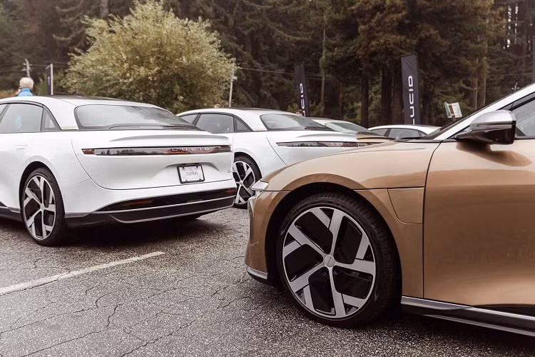 Giá cơ bản ở Đức là 218.000 Euro, tương đương với 231.700 Đô theo tỷ giá hối đoái hiện hành. Tuy nhiên, khách hàng ở châu Âu không còn có thể đặt hàng Dream Edition vì mẫu ra mắt đã được bán hết.