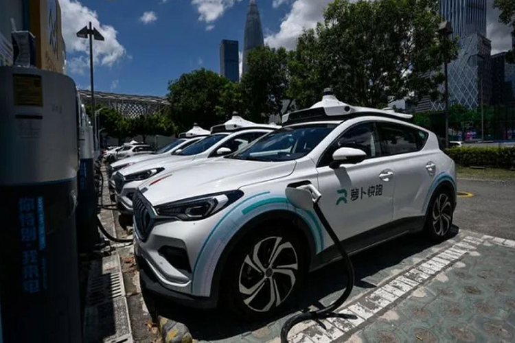 Hiện tỉnh Quảng Đông của Trung Quốc đang có một mạng lưới trạm sạc xe điện rộng khắp và nỗi lo lắng về phạm vi vận hành đã là “dĩ vãng” đối với các chủ xe điện ở khu vực này. Theo báo cáo, tính đến cuối tháng 9/2022 đã có tổng cộng 345.126 bộ sạc công cộng và 19.116 trạm sạc ở riêng tỉnh Quảng Đông.