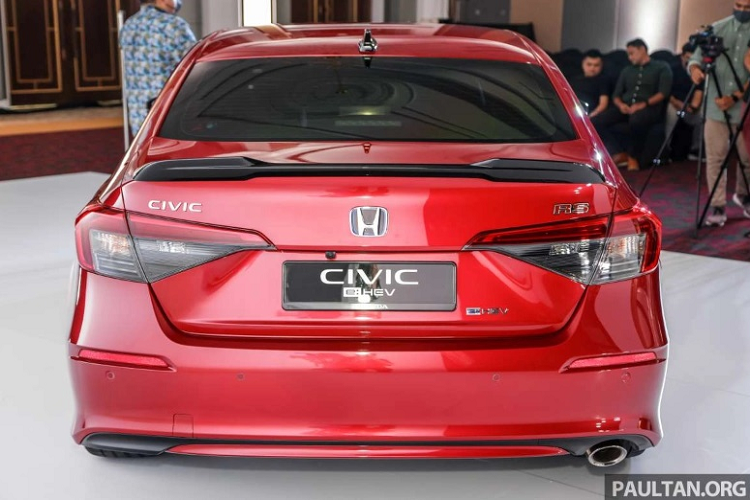 Giá xe Honda Civic e:HEV 2023 tại Malaysia có mức bán ra là 166.500 Ringgit (tương đương khoảng 900 triệu đồng). Đây cũng sẽ là phiên bản cao nhất của Civic ở thị trường này. Hiện chưa có thông tin xe sẽ Việt Nam Nam?