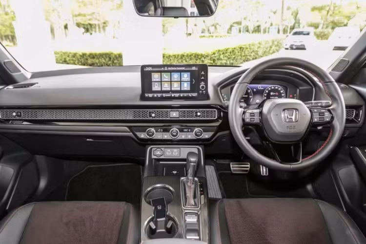 Truyền sức mạnh cho Honda Civic e:HEV là hệ thống hybrid có tên gọi Intelligent Multi-Mode Drive (i-MMD), gồm một động cơ điện kết hợp với động cơ xăng.