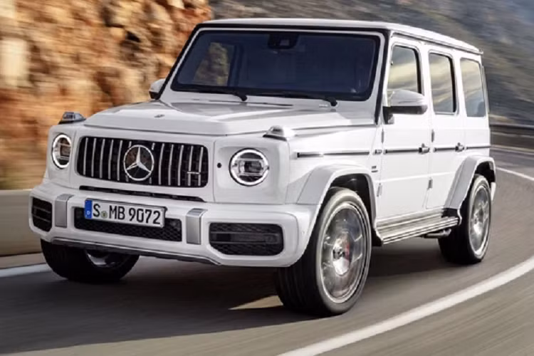 Ngoài khả năng vận hành mượt mà và êm ái (với một khoang cabin yên tĩnh tuyệt đối) trên đường cao tốc, Mercedes-AMG G63 còn ghi điểm ở phong thái tự tin khi vượt qua những cung đường gồ ghề, khắc nghiệt nhất - điều mà hầu như mọi đối thủ cùng phân khúc đều không làm được.