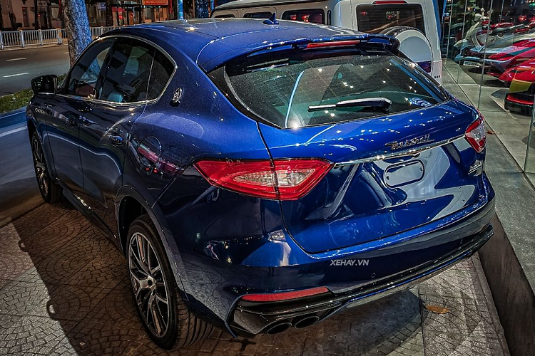 Trong đó, nổi bật nhất là chế độ độ lái Corsa có khả năng tối ưu hóa động cơ và mở van xả hết mức khi tăng tốc. Đồng thời thúc đẩy quá trình sang số diễn ra nhanh hơn. Bên cạnh đó, Levante Trofeo là phiên bản duy nhất được tích hợp hệ thống kiểm soát thân xe tích hợp IVC. Hệ thống này có nhiệm vụ cải thiện độ linh động nhạy bén, tối ưu hiệu suất khi vận hành