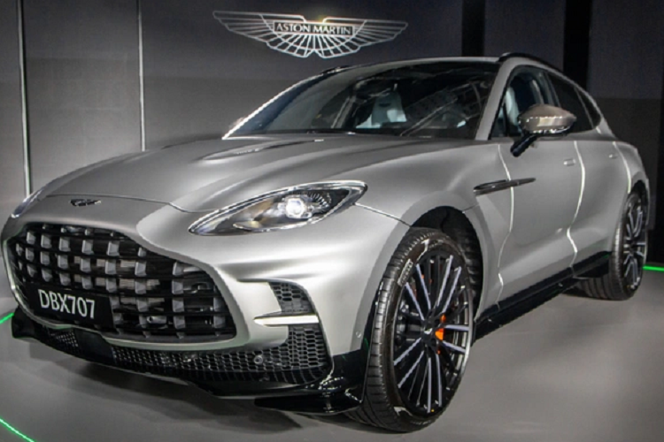 Các tinh chỉnh về kích thước ống phanh dầu cùng hệ thống trợ lực giúp cải thiện cảm giác đạp phanh và phản ứng phanh để mang lại độ chính xác cao và sự tự tin cho người cầm lái. Hệ thống Auto Vehicle Hold (AVH) cũng được trang bị tiêu chuẩn trên DBX707 giúp chủ xe thoải mái hơn khi lái xe trong đô thị.