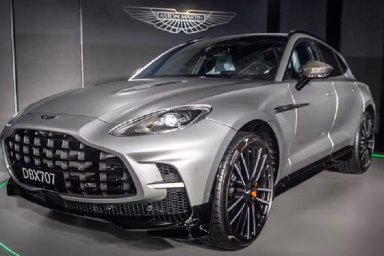 Các tinh chỉnh về kích thước ống phanh dầu cùng hệ thống trợ lực giúp cải thiện cảm giác đạp phanh và phản ứng phanh để mang lại độ chính xác cao và sự tự tin cho người cầm lái. Hệ thống Auto Vehicle Hold (AVH) cũng được trang bị tiêu chuẩn trên DBX707 giúp chủ xe thoải mái hơn khi lái xe trong đô thị.