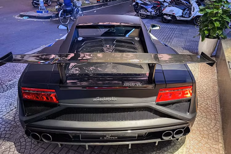 Tuy nhiên, cỗ máy của chiếc Gallardo này đã được độ tăng công suất nên mạnh mẽ hơn so với những con số nói trên.