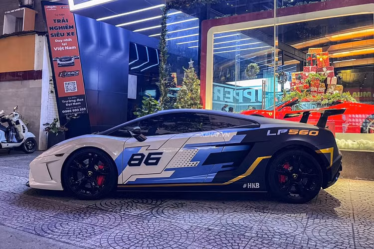 Tuy nhiên, sau khi được bán ra Hà Nội Lamborghini Gallardo đã được thay lại bộ mâm nguyên bản.