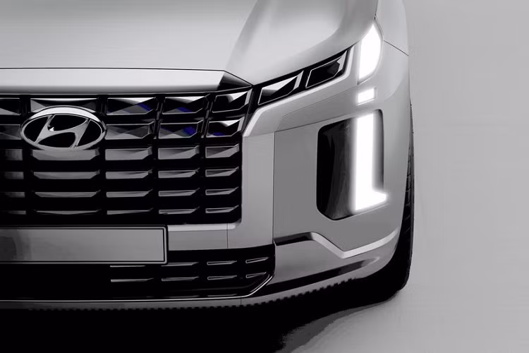 Trước thời điểm đó, hãng Hyundai đã đăng video trực tiếp màn ra mắt của Palisade 2023 tại triển lãm Ô tô New York 2022 lên YouTube để người xem chờ đến giờ chiếu. Video này vẫn chưa chạy nhưng lại đi kèm hình ảnh hé lộ thiết kế hoàn chỉnh của mẫu xe SUV Hyundai Palisade 2023.