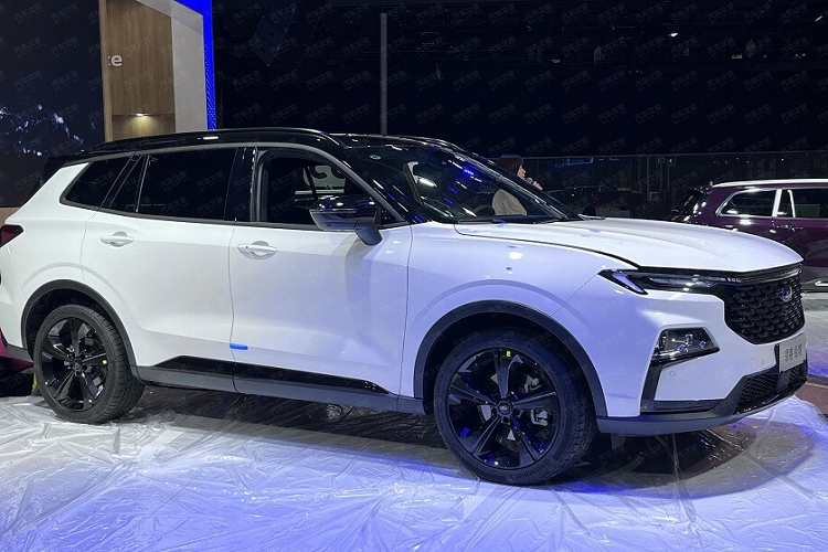 Hiện giá xe Ford Equator Sport Extreme Edition 2022 chưa được công bố. Trong khi đó, Ford Equator Sport 2022 bản thường có giá dao động từ 139.800 - 165.800 Nhân dân tệ (khoảng 489 - 580 triệu đồng). Tại Việt Nam, Ford Territory 2022 có thể sẽ được lắp ráp trong nước và có giá khởi điểm từ 799 triệu đồng. Thời gian giao xe dự kiến sẽ rơi vào quý III năm nay.