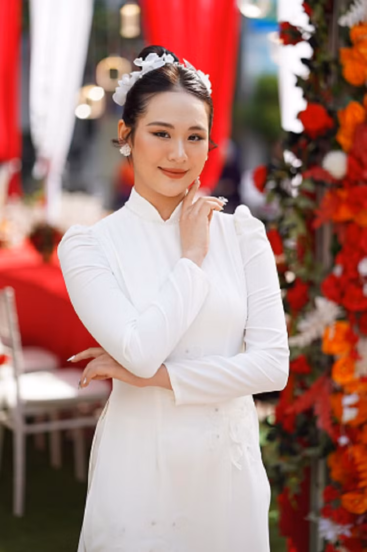 Dan xe Rolls-Royce hang chuc ty tai dam cuoi ca si Vu Duy Khanh-Hinh-2