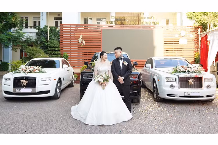Dan xe Rolls-Royce hang chuc ty tai dam cuoi ca si Vu Duy Khanh
