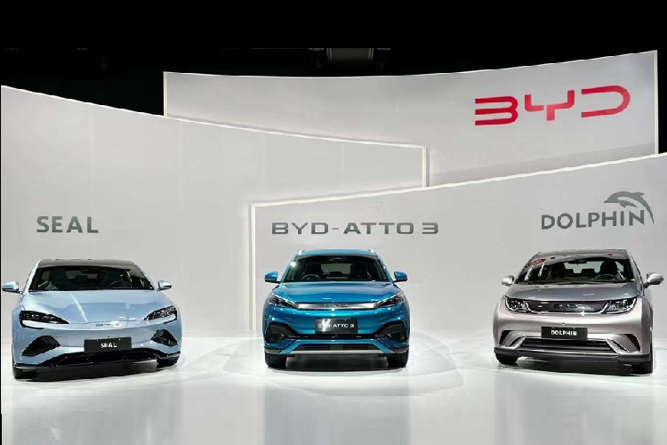 Trước đó, thương hiệu ôtô BYD cũng đã thâm nhập một số thị trường ngoài Trung Quốc như Nhật Bản, Đức và Thụy Điển. Nhà phân phối xe BYD chính hãng tại Thái Lan là Rêver Automotive. Không chỉ phân phối, Rêver Automotive còn đảm nhiệm dịch vụ hậu mãi cho xe BYD ở thị trường này. Được biết, Rêver Automotive là công ty tập trung vào xe năng lượng mới (NEV) và cam kết bán ôtô không khí thải.