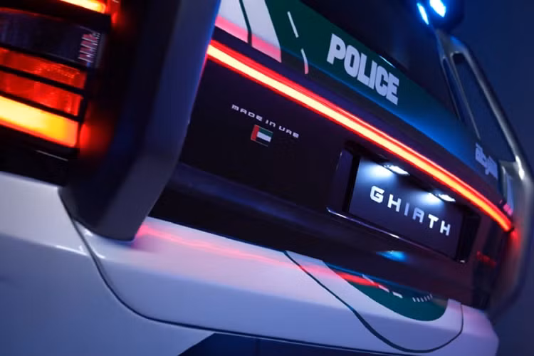 Sức mạnh của Nissan Patrol bản cảnh sát được gửi đến các bánh xe thông qua hộp số tự động 7 cấp và hệ dẫn động 4 bánh 4WD của Nissan.