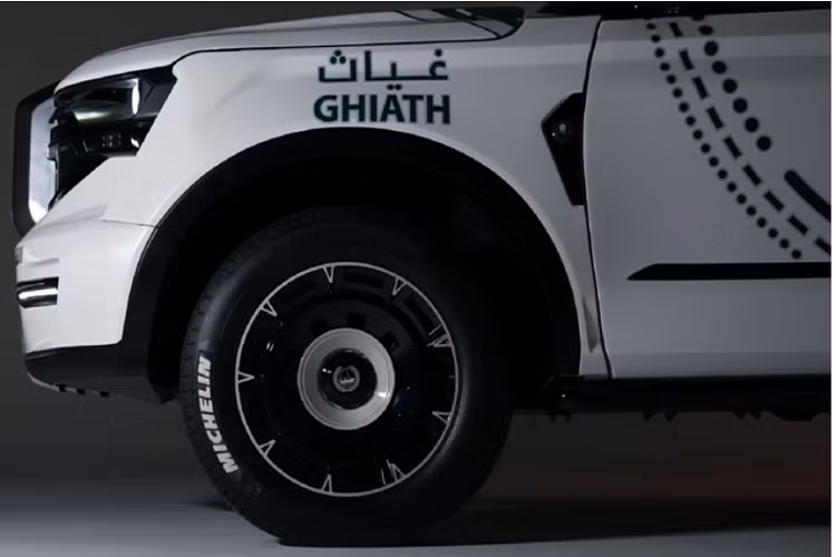 Không rõ W Motors có tinh chỉnh hệ truyền động của chiếc xe hay không, nếu để nguyên bản thì Nissan Patrol được trang bị động cơ xăng V8 5,6 lít sản sinh công suất 400 mã lực hoặc 428 mã lực trên bản Patrol Nismo.