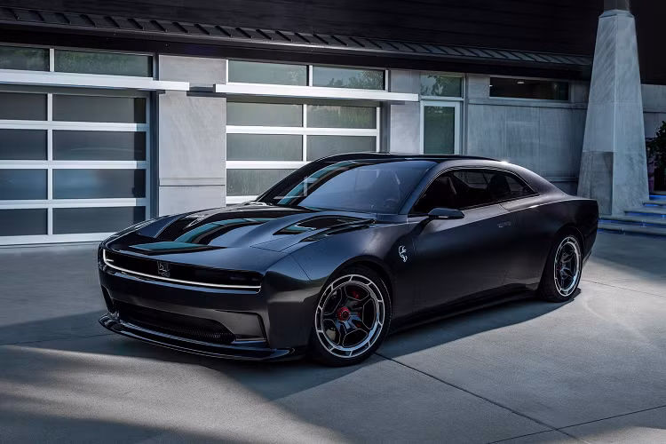Được giới thiệu trong ngày thứ ba của sự kiện Dodge Speed Week ở Pontiac, Michigan, Dodge Charger Daytona SRT Concept 2023 mới không giống bất kỳ chiếc Dodge nào trước đây và chiếc xe sử dụng hệ thống truyền động mới có tên Banshee.