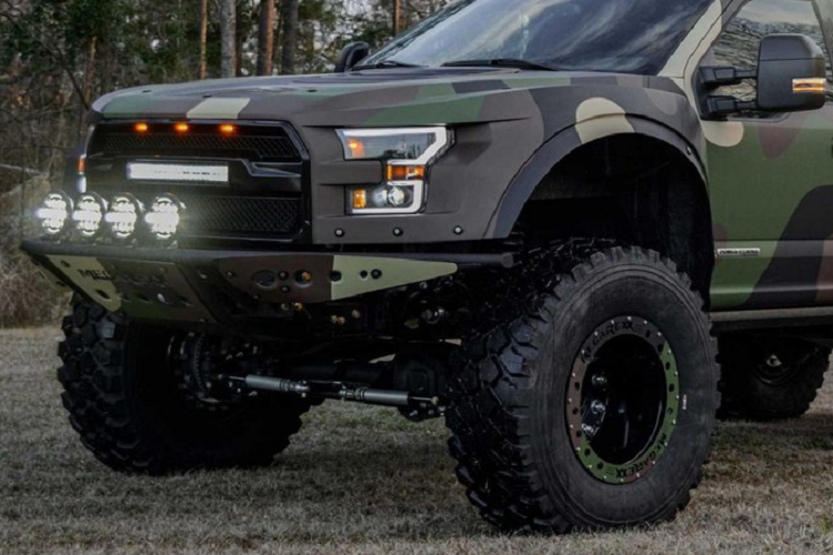 Với tất cả những trang bị nâng cấp kể trên, giá xe Ford F-250 MegaRaptor Crew Cab Lariat 2022 này có giá lên tới 169.950 USD (tương đương 3,88 tỷ đồng). Megarexx Trucks chế tạo mỗi chiếc MegaRaptor như một dự án độ riêng, với bước chuyển đổi cơ bản, và sau đó thì khách hàng có thể lựa chọn những tùy chọn, màu sắc, và nâng cấp mà họ muốn.