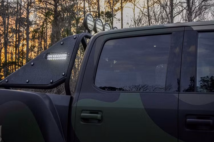 Megarexx có lắp đặt một tấm cản va phía trước mới với thiết kế góc cạnh để cải thiện góc tiếp cận. Để có khả năng chiếu sáng tốt hơn, chiếc xe có trang bị tới 4 đèn LED 7 inch, và có một thanh đèn LED 20 inch trong lưới tản nhiệt. Dọc theo các bên, công ty lắp các tấm chắn bùn mới mà nó bắt vít và liên kết với thùng chứa hàng. Mỗi bên giờ đây rộng hơn 9 inch (22,86 cm) so với xe tiêu chuẩn.