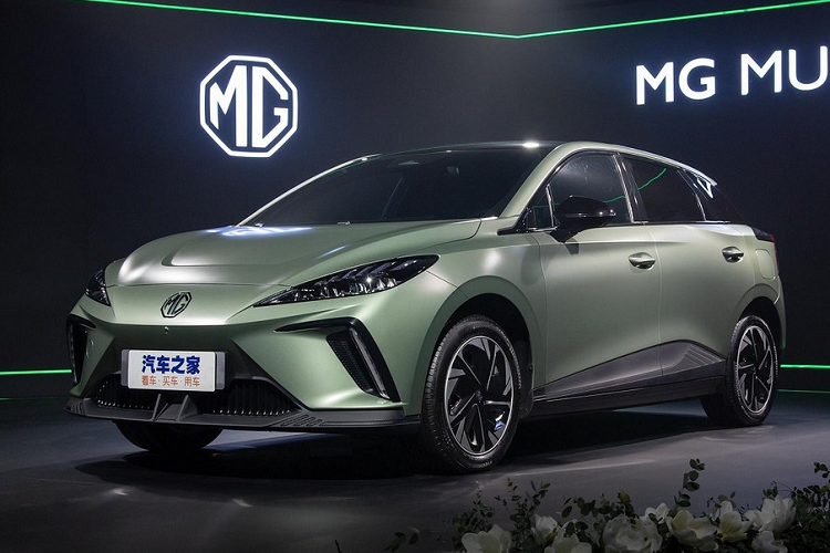 Ngoài ra, xe còn được trang bị hệ dẫn động cầu sau và hệ thống treo 5 liên kết phía sau. Đặc biệt, MG Mulan 2022 có cụm pin Cube của hãng mẹ SAIC với độ dày chỉ 110 mm. Cụm pin này cho phép xe chạy được 520 km sau khi sạc đầy pin, theo tiêu chuẩn CLTC. Hiện giá xe MG Mulan 2022 vẫn chưa được công bố. Tuy nhiên, MG khẳng định xe sẽ có giá dưới 200.000 Nhân dân tệ (khoảng 700 triệu đồng) tại Trung Quốc.
