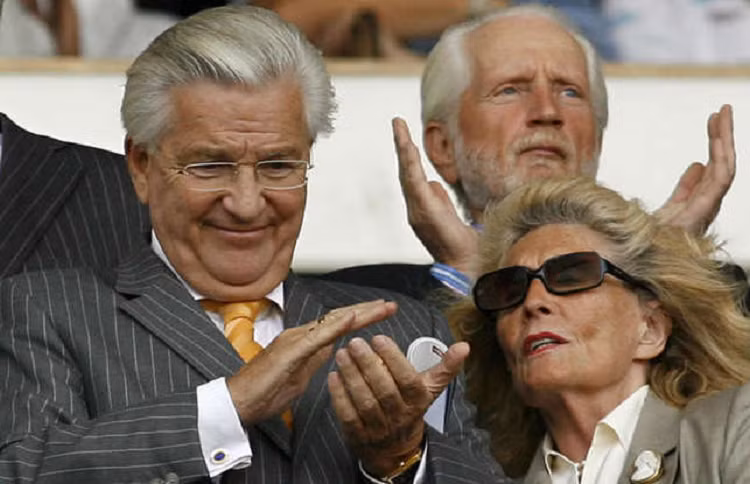 Nhung ty phu sieu giau bong choc trang tay, tan gia bai san-Hinh-6