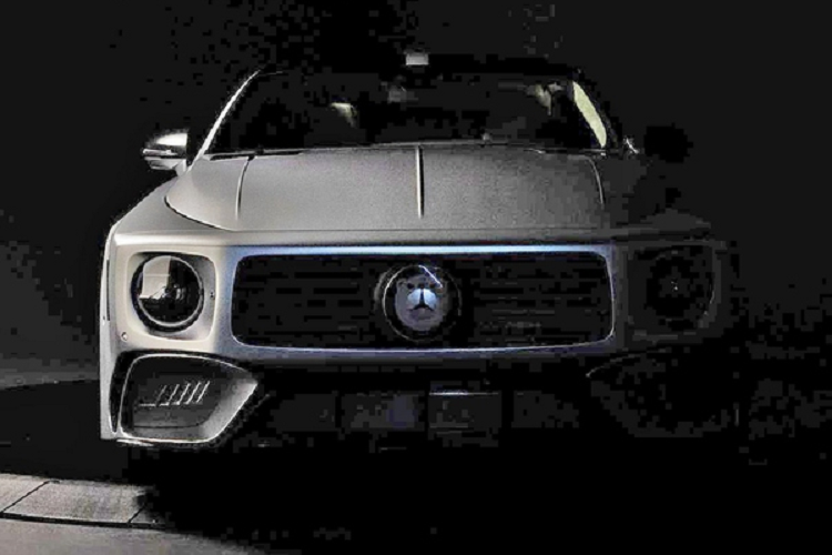 Nhìn bên hông, đường bao mái của Will.I.AMG trông giống với Mercedes-AMG GT hiện tại, trong khi đuôi xe lại gợi nhắc đến AMG GT 4-Door với cốp và đèn hậu LED không lẫn đi đâu được. Có vẻ chiếc xe được trang bị "cửa tự sát" và khe gió kiểu SLR trên vòm bánh xe trước.