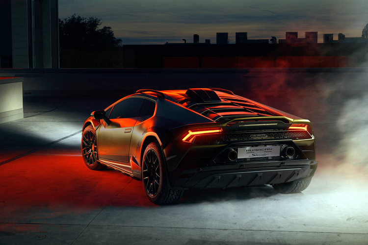 Khối lượng xe là 1.470 kg, chỉ nặng hơn 48 kg so với bản EVO AWD. Mẫu siêu xe có khả năng đi đa địa hình này chỉ cần 3,4 giây để tăng tốc 0-100 km/h, tuy là thông số rất đáng nể nhưng trên thực tế sẽ thua kém khoảng 0,2-0,4 giây so với các phiên bản Huracan khác.