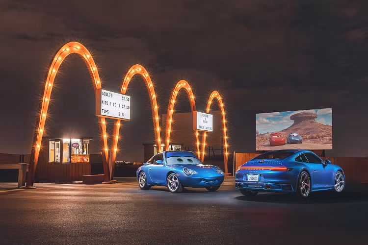 Mẫu xe Porsche Carrera GTS tiêu chuẩn được trang bị động cơ flat-six tăng áp 3.0 lít, sản sinh công suất 473 mã lực và mô-men xoắn 570 Nm và có khả năng tăng tốc từ 0 - 97 km/h trong 3,9 giây.