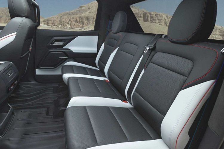 Cùng với chế độ Wide Open Watts, sức mạnh này cho phép RST First Edition tăng tốc từ 0 - 100 km/h trong vòng chưa đầy 4,5 giây. Phạm vi hoạt động của phiên bản này là khoảng 400 dặm (~ 644 km) cho một lần sạc đầy.