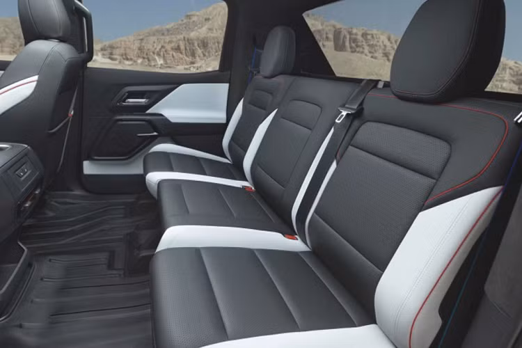 Cùng với chế độ Wide Open Watts, sức mạnh này cho phép RST First Edition tăng tốc từ 0 - 100 km/h trong vòng chưa đầy 4,5 giây. Phạm vi hoạt động của phiên bản này là khoảng 400 dặm (~ 644 km) cho một lần sạc đầy.