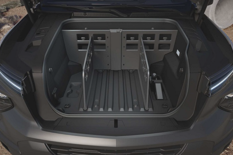 Đối thủ cạnh tranh gần nhất với Chevrolet Silverado EV là Ford F-150 Lightning với số lượng đơn đặt hàng trước đã lên đến con số 200.000 vào tháng 12 năm ngoái.