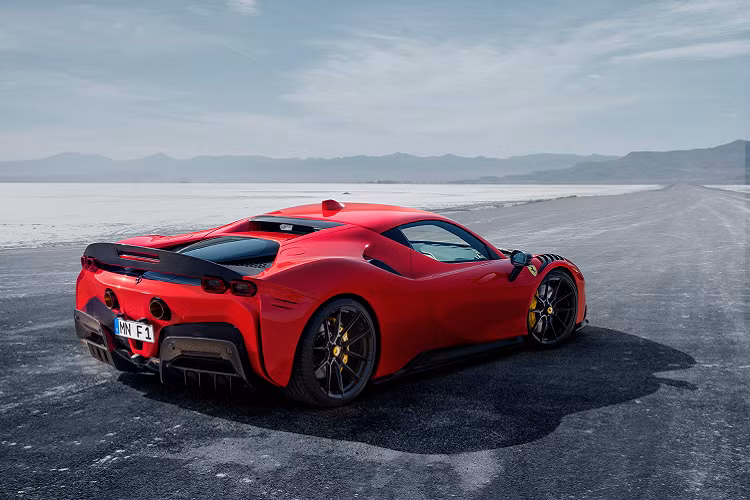 Ngoài cánh gió trước, sườn xe và bộ chia gió phía sau, Novitec còn làm cửa dẫn gió cho hai lỗ hút gió sườn xe và nắp capo. Đuôi xe còn gây chú ý với một cánh gió carbon rất lớn. Mui xe và khoang máy cũng xuất hiện các tấm che làm từ carbon. Novitec tuyên bố, những chi tiết làm từ sợi carbon không chỉ có tính thẩm mỹ, mà còn tạo ra nhiều lực đẩy hơn, đồng thời cải thiện luồng không khí và làm mát.