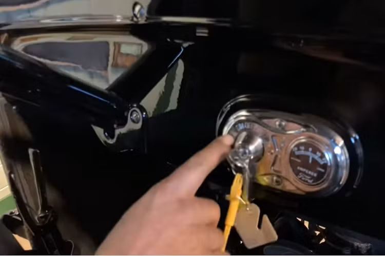 Ford đã cung cấp một phiên bản Coupe 2 cửa kể từ ngày đầu tiên, cùng với các phiên bản Touring và Roadster. Tuy nhiên, kiểu dáng Coupe đã bị ngừng sản xuất vào năm 1912 và không quay trở lại cho đến năm 1917. Chiếc xe đặc biệt này đã lăn bánh khỏi dây chuyền lắp ráp vào năm 1926, một năm trước khi Model T được thay thế bằng Model A. Đây cũng là một trong những năm bán chạy nhất của mẫu xe này, với hơn 1,5 triệu chiếc được giao.