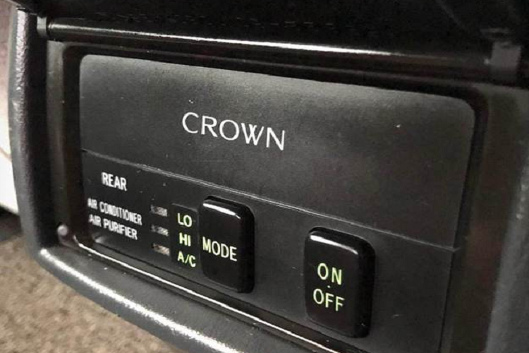 Để “nuôi” được chiếc xe này, chi phí đổ xăng không phải “dễ thở”. Dòng xe này được nhận xét là tốn khá nhiều nhiên liệu để vận hành khối động cơ 6 xy-lanh.