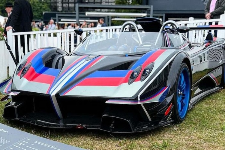Tại Lễ hội Tốc độ Goodwood, Pagani Zonda Revo Barchetta độc nhất đã chính thức ra mắt công chúng và đây là một trong những chiếc xe kỳ lạ nhất từng được nhà sản xuất xe hơi Ý tạo ra.