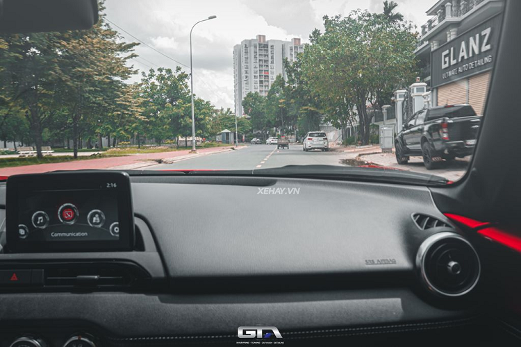 Về trang bị an toàn, Mazda MX-5 RF 2022 có 4 túi khí, hệ thống phanh thông minh đô thị, cảnh báo va chạm phía sau, cảnh báo chuyển làn,... Hiện chưa rõ giá xe Mazda MX-5 RF 2022 tại Việt Nam là bao nhiêu, tại thị trường Mỹ người tiêu dùng cần bỏ ra từ 35.530 USD để sở hữu MX-5 RF bản Grand Touring và 38.550 USD cho bản Club.