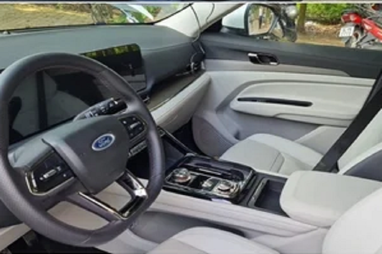 Mức giá này ngay lập tức nhận được nhiều bình luận tiêu cực của các thành viên như vỡ mộng, chát quá, giá cao, quay xe... Điều này tương đối dễ hiểu khi các thông tin dự đoán trước đó cho rằng giá xe chỉ từ 799 triệu đồng.