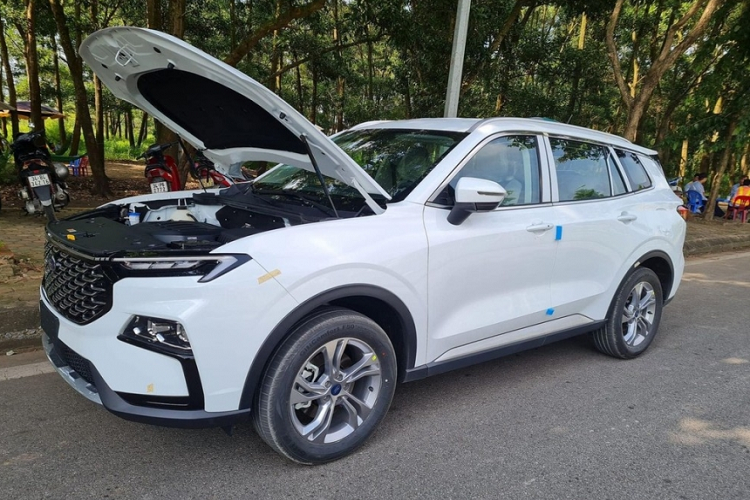 Sau khi ra mắt vào tháng 10 tới đây, Ford Territory 2023 sẽ cạnh tranh cùng các đối thủ CUV 5 chỗ ngồi như Mazda CX-5, Toyota Corolla Cross, Hyundai Tucson hay Kia Sportage.