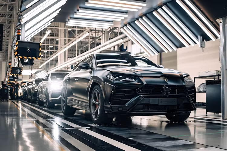 Nhà sản xuất ôtô Ý cho biết, siêu SUV Lamborghini Urus là mẫu xe bán chạy nhất của thương hiệu, chiếm 61% tổng doanh số. Còn lại là siêu xe thể thao Lamborghini Huracan và Aventador, chiếm 39%.