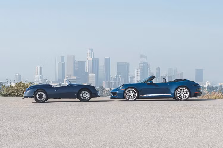 Mức giá xe Porsche 911 Carrera GTS Cabriolet America khởi điểm 184.920 USD và chỉ dành riêng cho thị trường Mỹ. Khi lựa chọn gói nâng cấp nội thất, xe sẽ có mức giá 192.430 USD. Những chiếc 911 Carrera GTS Cabriolet America sẽ có mặt tại các showroom vào cuối năm 2022.