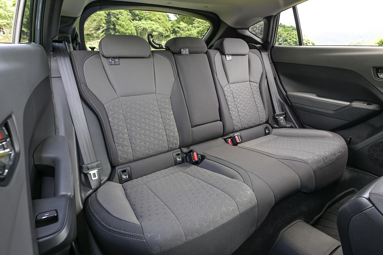 Crosstrek được xây dựng dựa trên nền tảng Subaru Global Platform được giới thiệu vào năm 2016. Những cải tiến về cấu trúc với các loại chất kết dính mới được chia sẻ với WRX và Levorg lớn hơn để có độ cứng cao hơn.