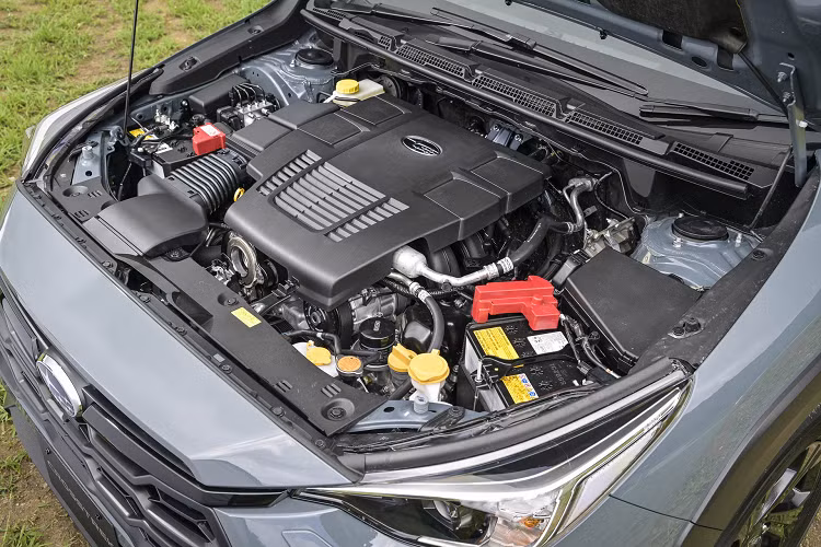 Xe được trang bị động cơ hybrid e-Boxer 2.0 lít quen thuộc truyền sức mạnh đến cả bốn bánh thông qua hộp số Lineatronic CVT và hệ thống AWD đối xứng của Subaru.