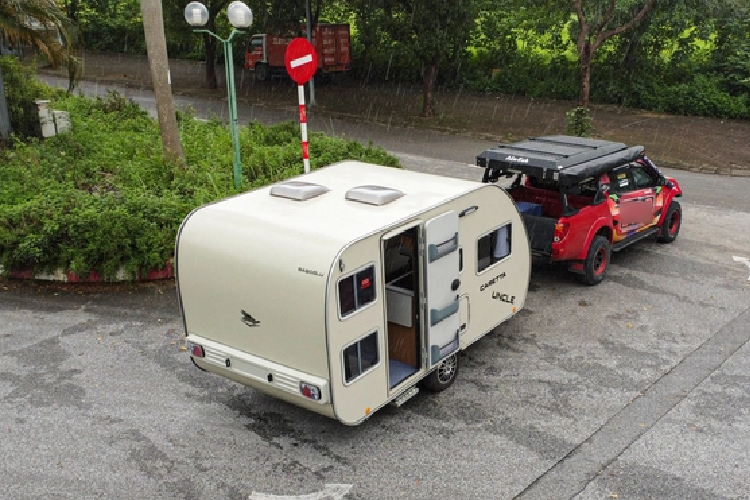 Tuy vậy để sở hữu một chiếc Travel trailer không phải là dễ dàng, theo đại diện đơn vị bán chiếc xe này chia sẻ cái khó khăn nhất là việc mình là người đầu tiên, nên khi tiến hành đăng kiểm cho chiếc xe cũng vẫn đang phải chờ những bước cuối cùng. Ngoài ra, giá chiếc xe lên đến hơn 900 triệu cũng khiến người dân đắn đo để bỏ ra.