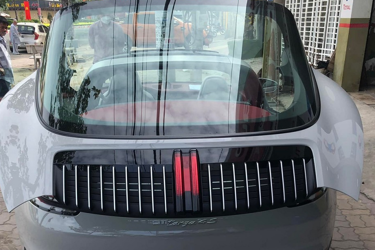 Chiếc biển số 72A-54X-54 của xe thể thao mui trần Porsche 911 Targa 4S thế hệ 992 ở Vũng Tàu có thể làm phép cộng cho 2 con số liền kề như 72, 54 và 54 và cho ra bằng 9.