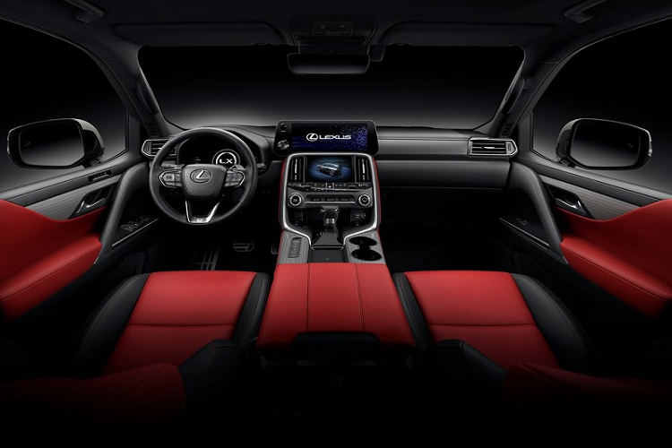 Mặc dù vẫn là tạo hình con suốt quen thuộc nhưng bộ lưới tản nhiệt này có đồ họa dạng lưới “F mesh” sơn đen hầm hố, trong khi đó ở phiên bản thường là các nan to bản nằm ngang.