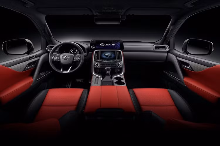 Mặc dù vẫn là tạo hình con suốt quen thuộc nhưng bộ lưới tản nhiệt này có đồ họa dạng lưới “F mesh” sơn đen hầm hố, trong khi đó ở phiên bản thường là các nan to bản nằm ngang.