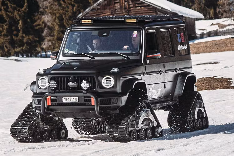 Ví dụ, hãng độ đã tạo ra một chiếc Suzuki Jimny với các trục cổng để vượt địa hình khắc nghiệt. Thương hiệu cũng đã chế tạo một chiếc Rolls-Royce Cullinan với hệ thống treo nâng hạ và lều trên mái.