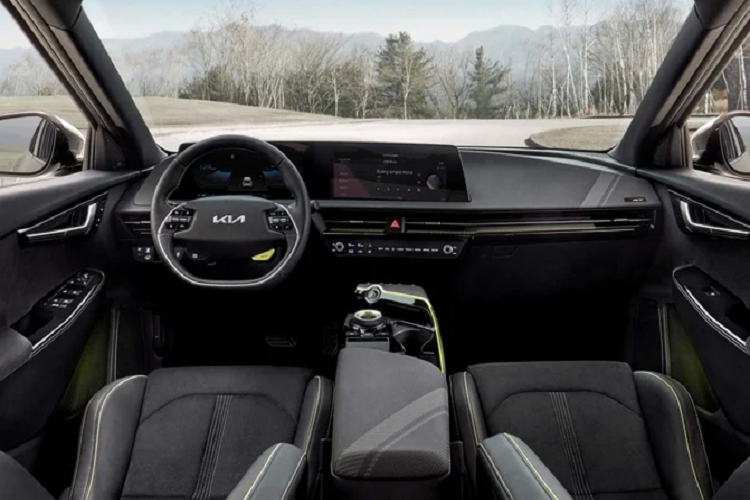 Ngoài ra, EV6 GT 2022 còn nhận được hàng loạt các nâng cấp như hệ thống treo chủ động thể thao, e-LSD, phanh đĩa lớn hơn, hệ thống lái mới và bộ lốp Goodyear Eagle F1… 