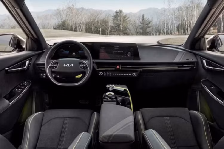 Ngoài ra, EV6 GT 2022 còn nhận được hàng loạt các nâng cấp như hệ thống treo chủ động thể thao, e-LSD, phanh đĩa lớn hơn, hệ thống lái mới và bộ lốp Goodyear Eagle F1… 