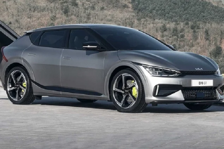 Hiện tại, giá xe Kia EV6 GT 2022 vẫn chưa được công bố, tại Hàn Quốc mẫu xe điện này sẽ được tung ra vào cuối năm nay. Kia EV6 đã được Thaco hé lộ sẽ bán ra tại Việt Nam vào năm 2022.